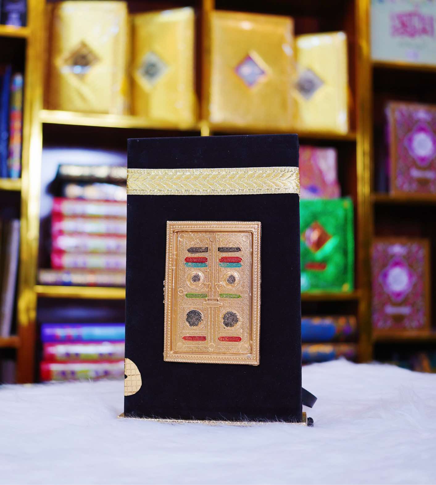 Quran e Majeed Kaba Medium Size 16 Line Tajweedi Hafzi (74Q)